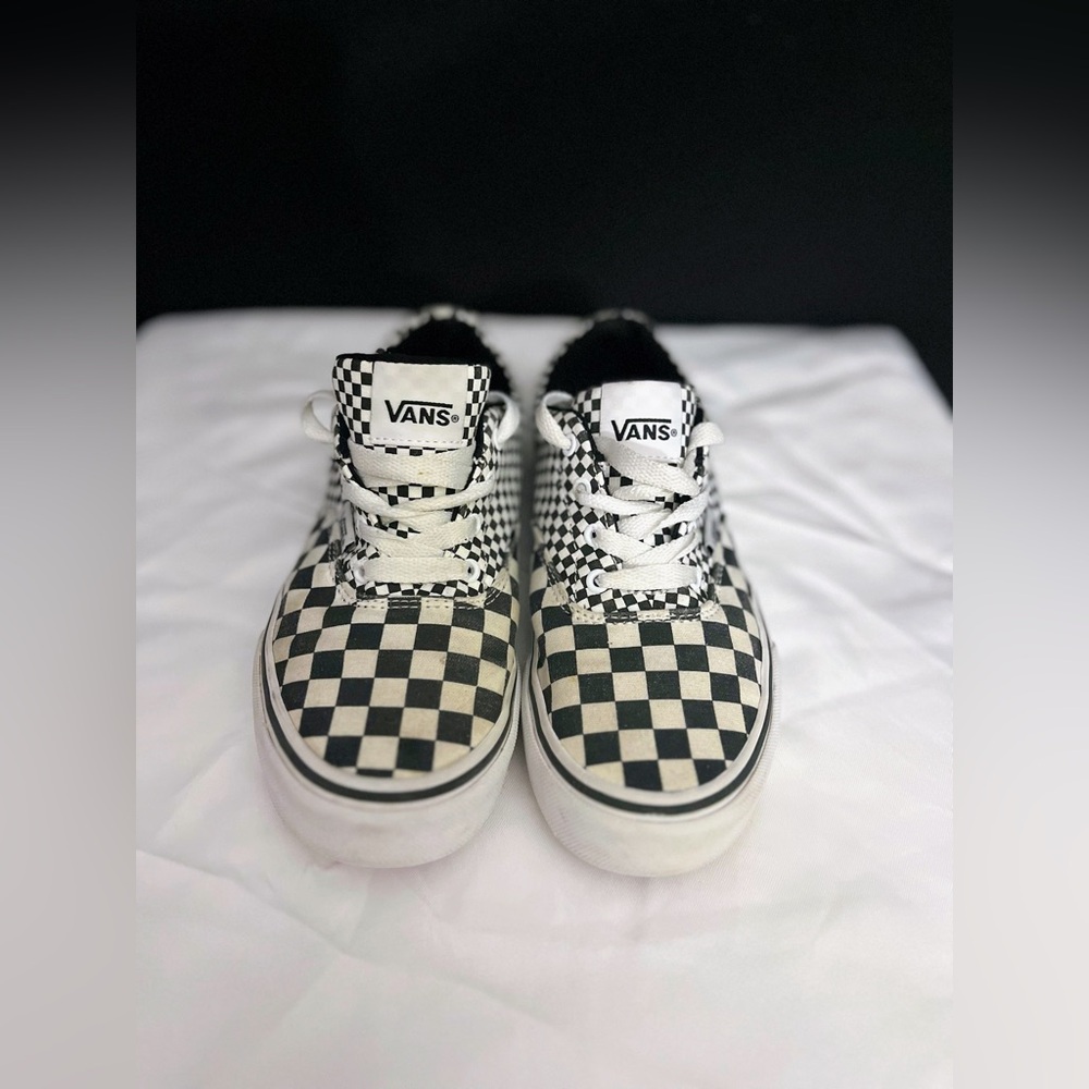 Vans checkerboard kid size 3